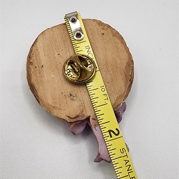 Vintage Resin Easter Bonnet Brooch • Straw Hat, Flowers & Purple Bow - Picture 5 of 5